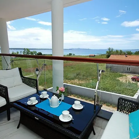 Victoria Apartment *