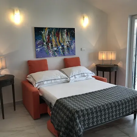Victoria Apartment *